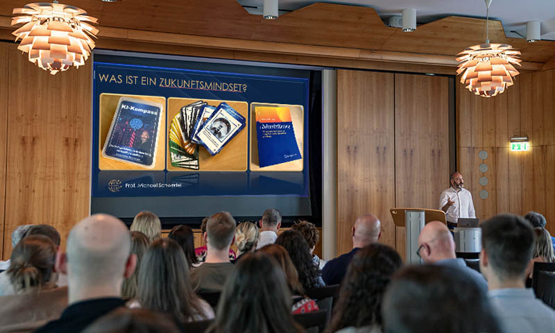 Future mindset keynote on leadership and change