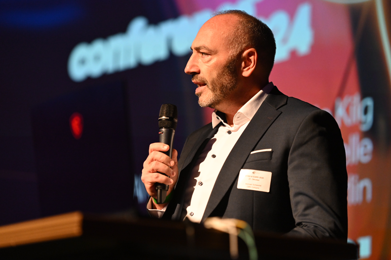 Michael Schwertel spricht auf der Konferenz