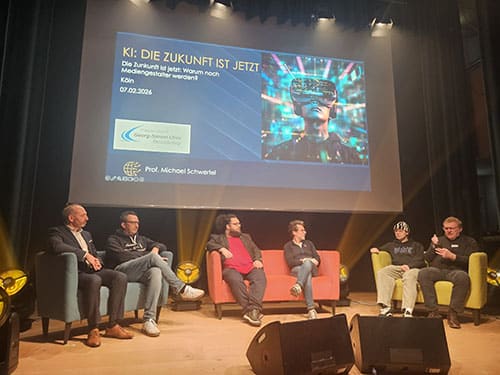 Podiumsdiskussion zu Künstlicher Intelligenz und Mediengestalter Ausbildung am Simon Ohm Berufskolleg in Köln mit Michael Schwertel