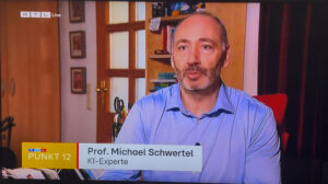 Prof. Michael Schwertel als KI-Experte im RTL Punkt 12 Interview zu KI TikTok Früchte Trend