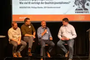Michael Schwertel bei der Podiumsdiskussion über KI und Qualitätsjournalismus bei Besser Online 2026